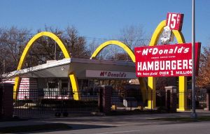 The site of the first McDonald's franchised by Ray Kroc is now a McDonald's museum in Des Plaines, Illinois. The building is a replica of the original, which was the ninth McDonald's restaurant opened.